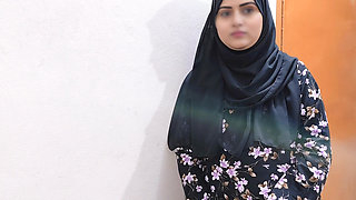 Beautiful Indian Deshi Stepbrother-in-law of the Flat Next Door Fucked His Stepsister-in-law on the Pretext of the Lock. (bangla