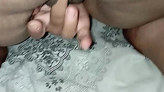 Horny divorced Turkish woman masturbates.