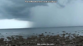 Babe suck at the beach