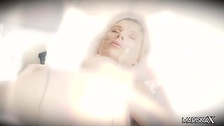 Hete Tina Explores MKX Blond Passion Deeply