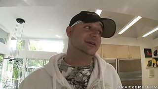 He spreads Kya Tropic cheeks in the kitchen and tongues her hole