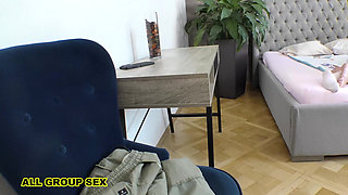 College Vera Jarv Screams with Pleasure on Her First Dpp