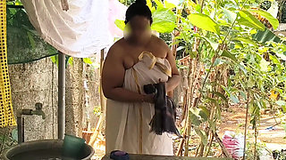 Classy Indian Bhabi Bathing Fully Nude Outdoor Showing Her Assets