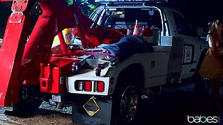 Nikki Peach's Wild Revenge in a Steamy Outdoor Ride