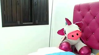 Cute amateur webcam teen girl toying pussy on webcam