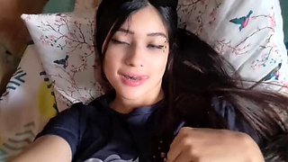 Colombian amateur Yuliethgomez1 solo play with big natural tits and huge ass in homemade bed video