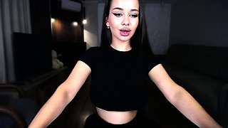 Brunette solo masturbation on webcam