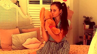 Amateur big ass brunette teen with