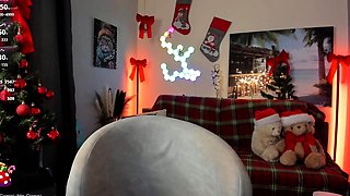 Big boob brunette masturbates on webcam