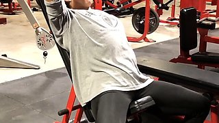 Amateur Foot Fetish Girlfriend Sucks and gives a Footjob