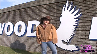 Country girl gets naked in Iowa