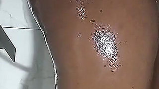 Sucking a Big Dick in the Shower, I Got Really Excited and Asked Him to Fuck Me.
