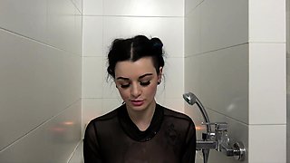 manyvids.  .  .  .alissa.noir.little.sneak.peak