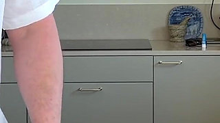 Hot MILF Offers Her Amazing Pussy in This Amazing Quick Fuck