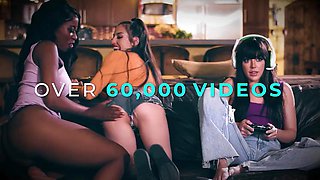 GIRLSWAY - Masseuse August Skye FINGERS Sarah Arabic To Hit Her Secret Spot - PORTUGUESE SUBTITLES: Porn