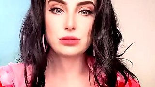 Big boob brunette masturbates on webcam