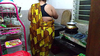 Desi Aunty Fucked by Stepson in Kitchen When She Cooking!
