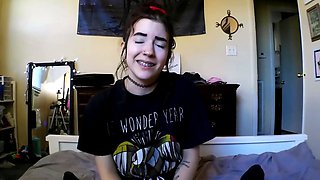 Amateur girlfriend gives handjob with facial cumshot