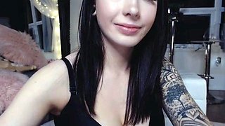 Big boob brunette masturbates on webcam