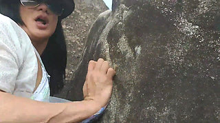 Walk on the Beach Encimtri a.wanker and Look at What Gave