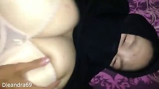 Indo hijab chick loves to suck cock and asks for rough fuck