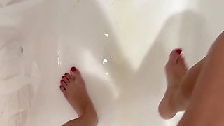 Quick Little Shower Pee