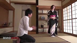 Japanese Kimono Babe Reiko Kobayakawa Gives Amazing Blowjob