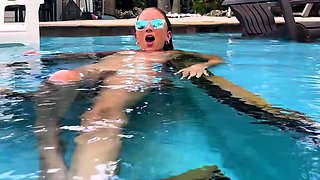 Sexy Amateur Teen Caught Fingering Herself Underwater