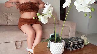 Horny Neighbor Comes to My House to Take a Bath and We End up Fucking in the Middle of Tiktok Live