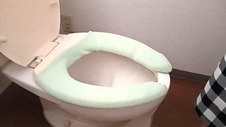 Japanese MILF Mayumi Kanzaki Solo Pee Fetish Toilet Pissing at Home