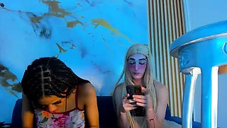 Strapon wearing fetish lesbians