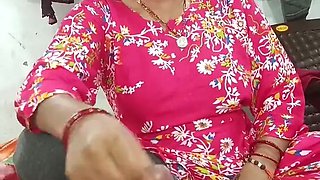 Bhabhi Devar Ke Ladn Ke Pani Nikali Hand Se Raat Ko Ghar Pe Akele Ake Hindi Audio Desi Handjob, Handjob