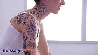Sweet Esluna at massagerooms smut