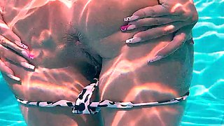 Amateur teen fucked outdoors