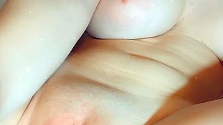 Amateur Close Up Squirting Masturbation