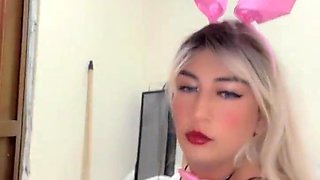 Bunny with petite and jummy udders