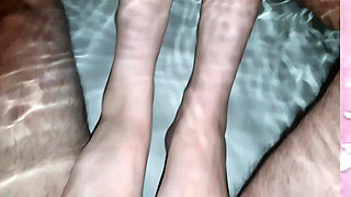 Blowjob in the motel bathtub until getting cum