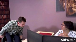 Busty British Lady Enjoys Seducing Handy Horny Guy