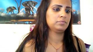 Desi Horny Aunty smoking n showing everythng