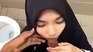 Hijab Toilet Student 18