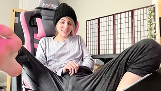 Webcam blonde Freundlich fucks a sex toy