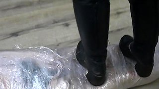 Amateur Foot Fetish Girlfriend Sucks and gives a Footjob