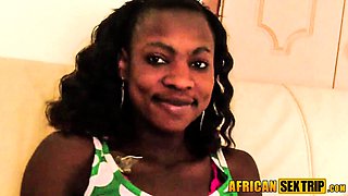 Soft smiled african babe cock sucking